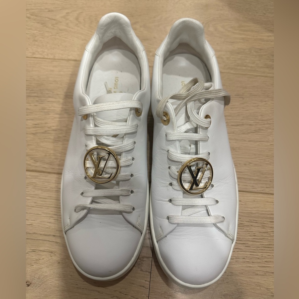 Louis Vuitton sneakers size 37.5
